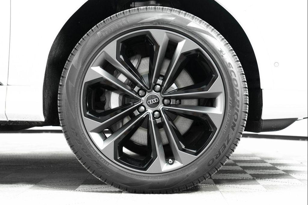 new 2025 Audi Q7 car, priced at $77,750