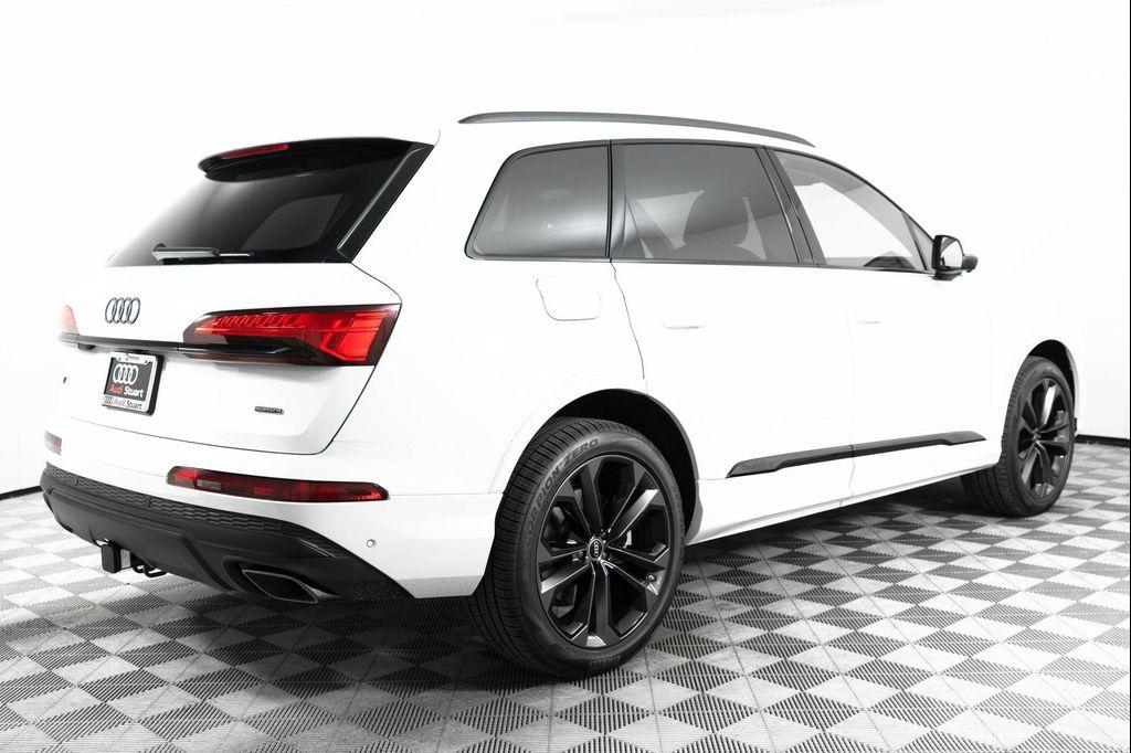 new 2025 Audi Q7 car, priced at $77,750