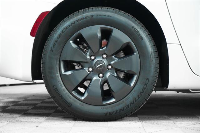 used 2020 Chrysler Pacifica Hybrid car, priced at $22,000