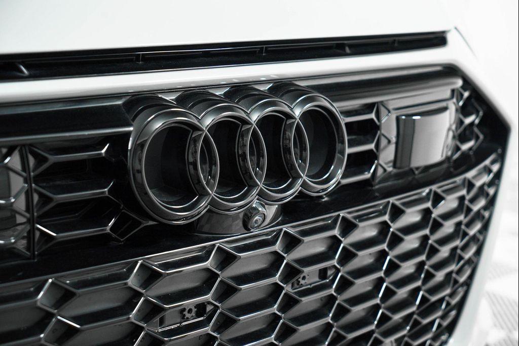 new 2025 Audi RS 6 Avant car, priced at $141,520