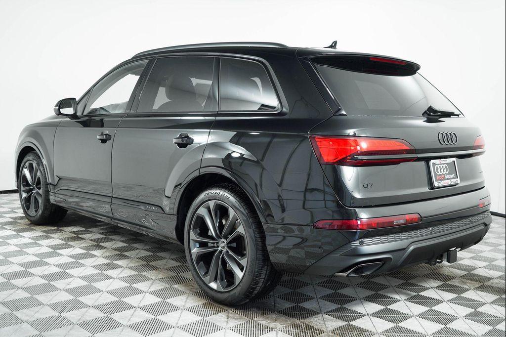 new 2025 Audi Q7 car, priced at $77,450