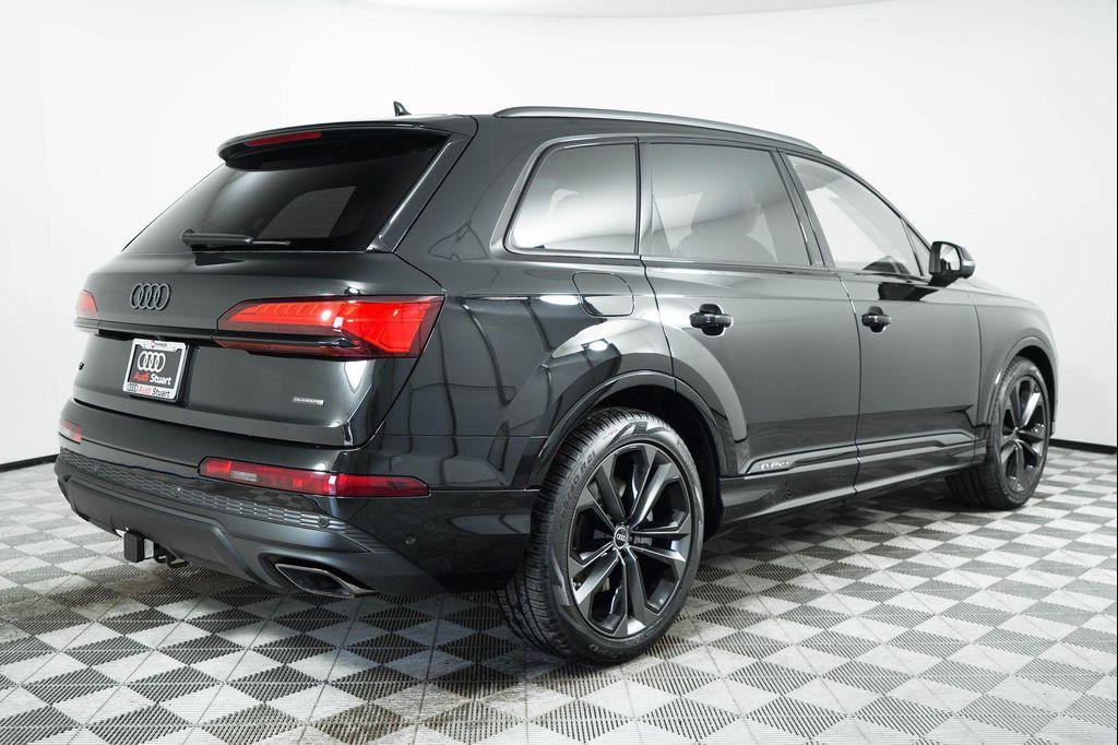 new 2025 Audi Q7 car, priced at $77,450