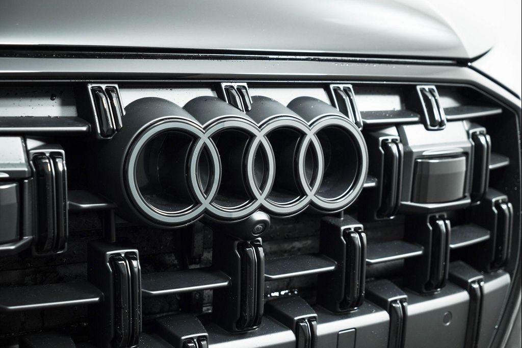 new 2025 Audi Q7 car, priced at $77,450