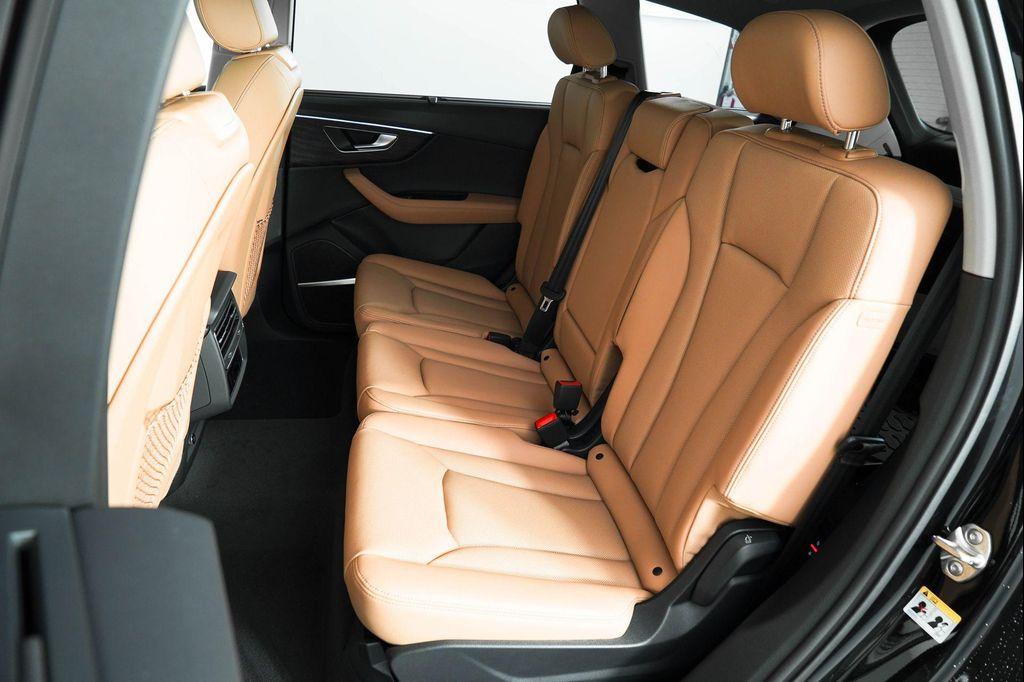 new 2025 Audi Q7 car, priced at $77,450