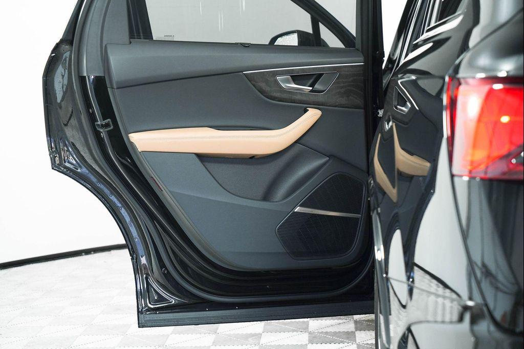 new 2025 Audi Q7 car, priced at $77,450