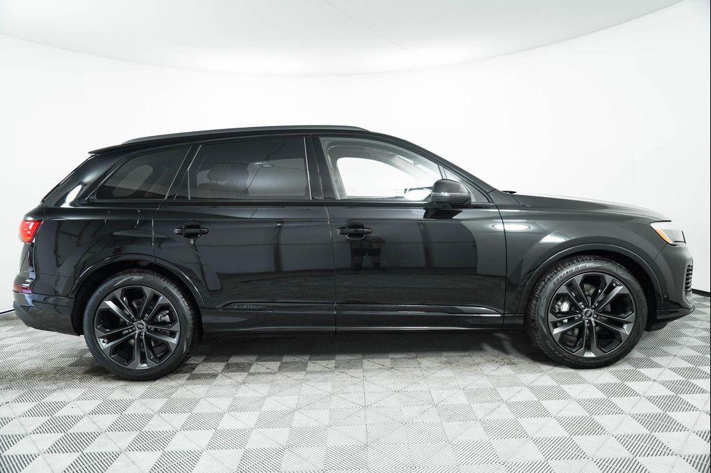 new 2025 Audi Q7 car, priced at $77,450