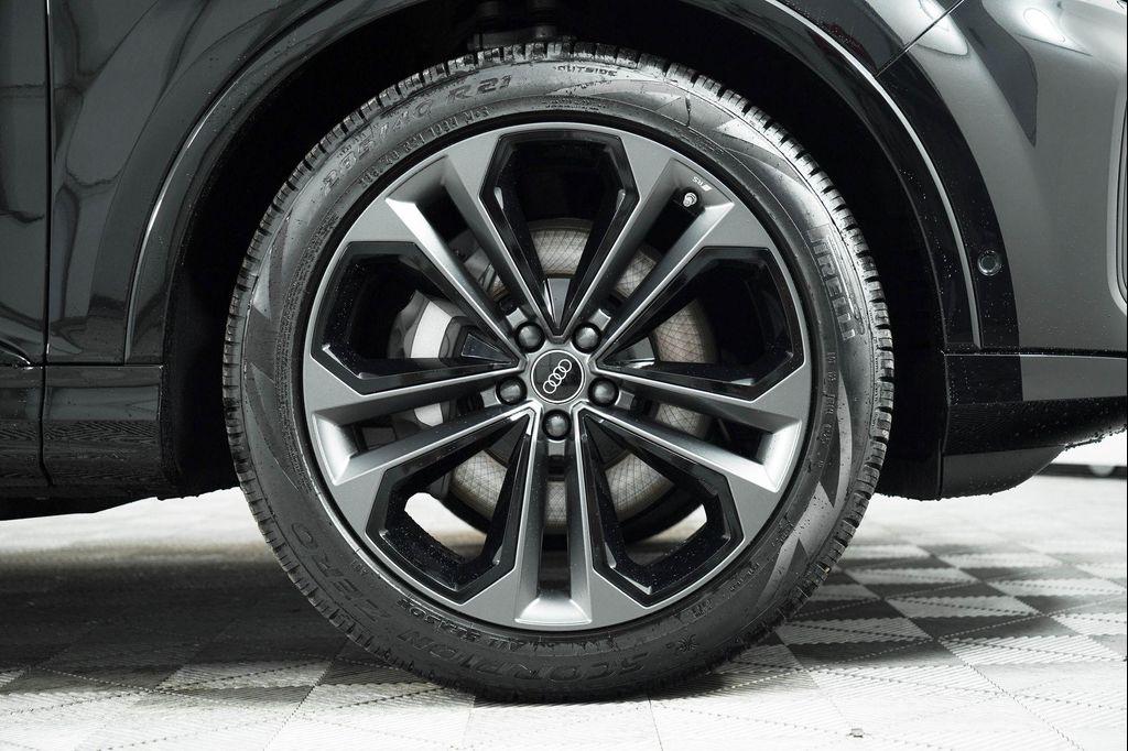 new 2025 Audi Q7 car, priced at $77,450