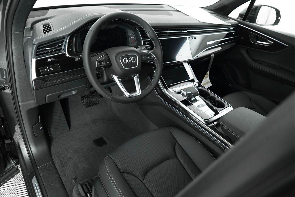 new 2025 Audi Q7 car, priced at $77,750