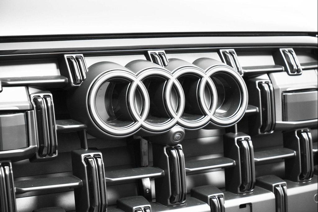 new 2025 Audi Q7 car, priced at $77,750