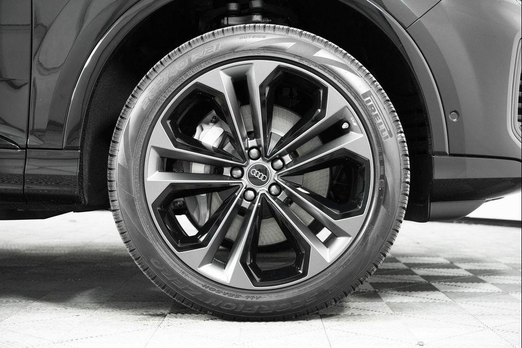 new 2025 Audi Q7 car, priced at $77,750