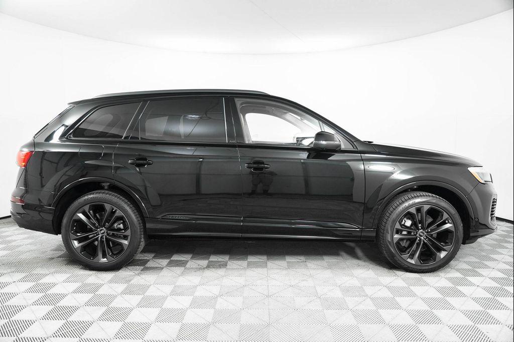 new 2025 Audi Q7 car, priced at $77,750