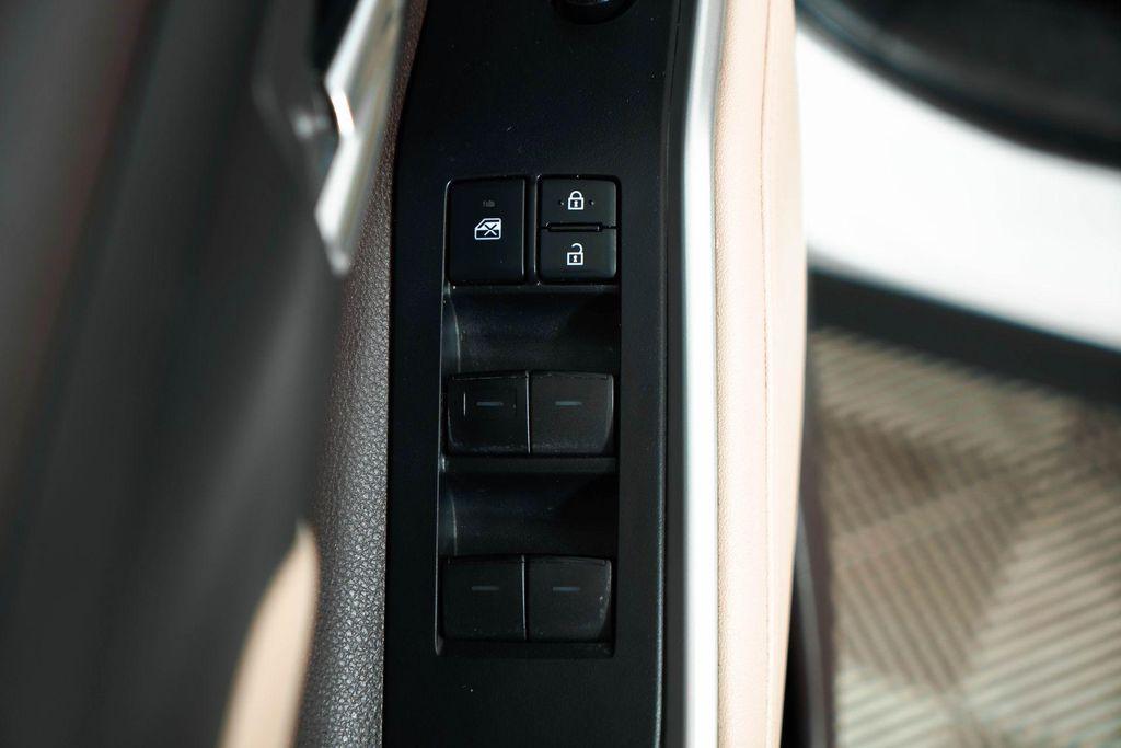 used 2020 Toyota Highlander car, priced at $26,500