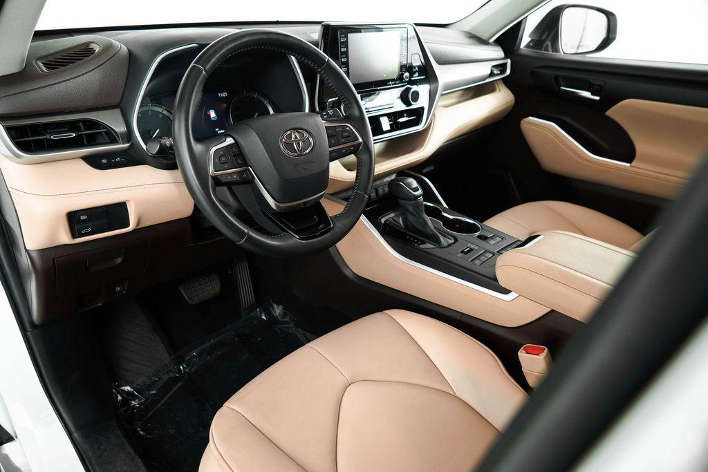 used 2020 Toyota Highlander car, priced at $26,500