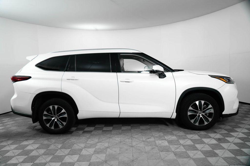 used 2020 Toyota Highlander car, priced at $26,500
