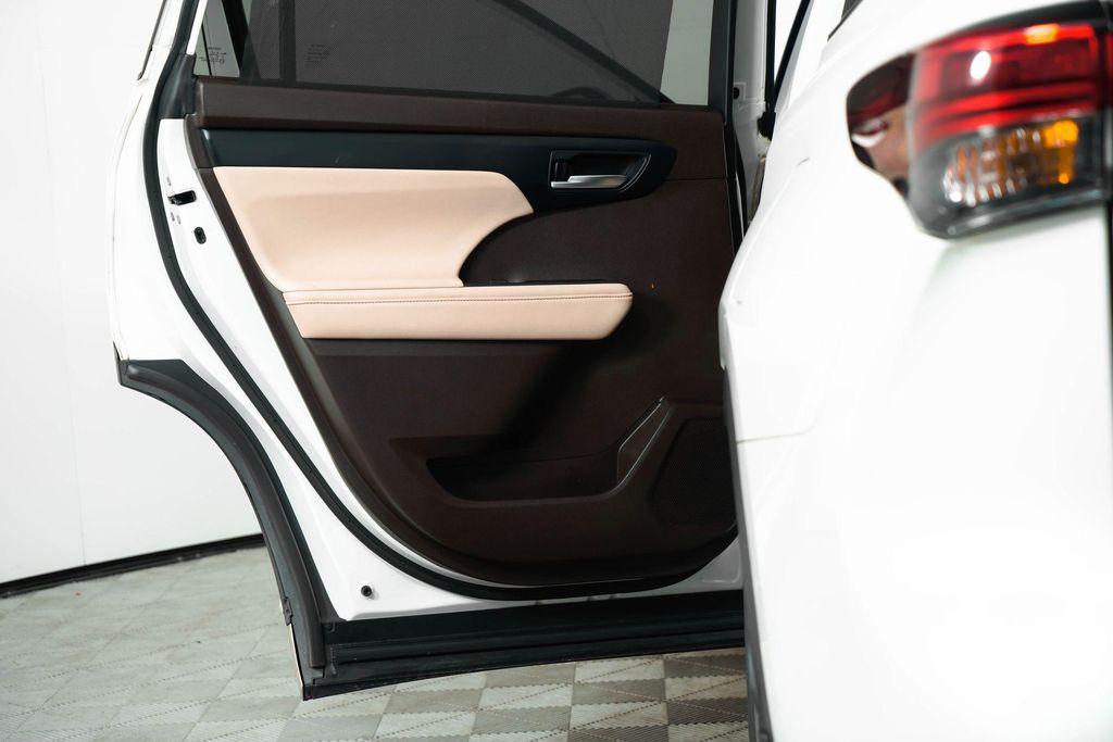 used 2020 Toyota Highlander car, priced at $26,500