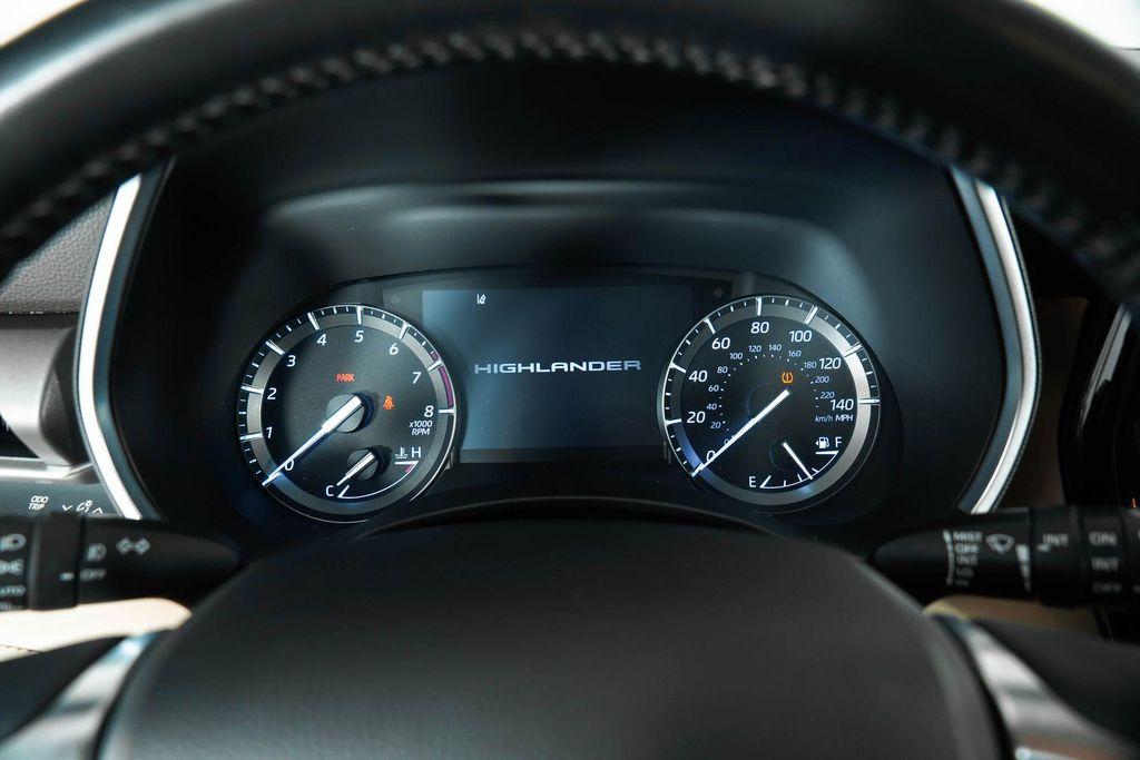 used 2020 Toyota Highlander car, priced at $26,500