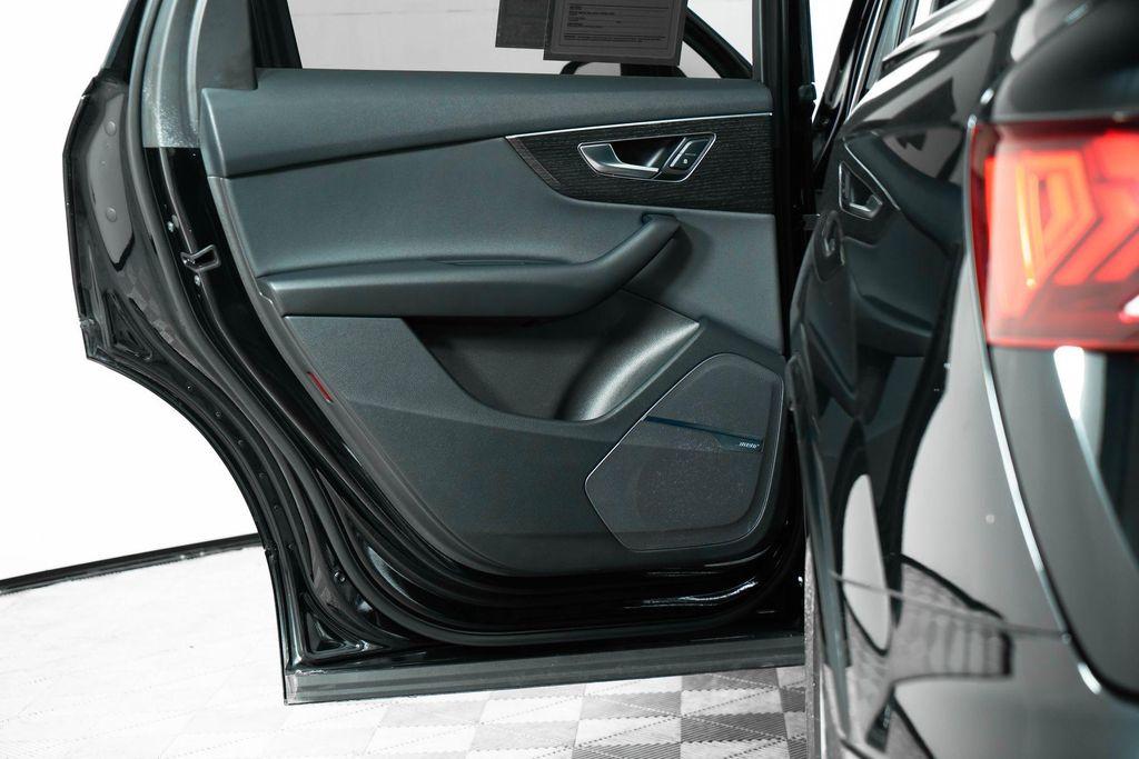 used 2020 Audi Q7 car, priced at $27,500