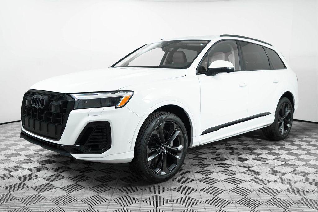 new 2025 Audi Q7 car, priced at $77,750
