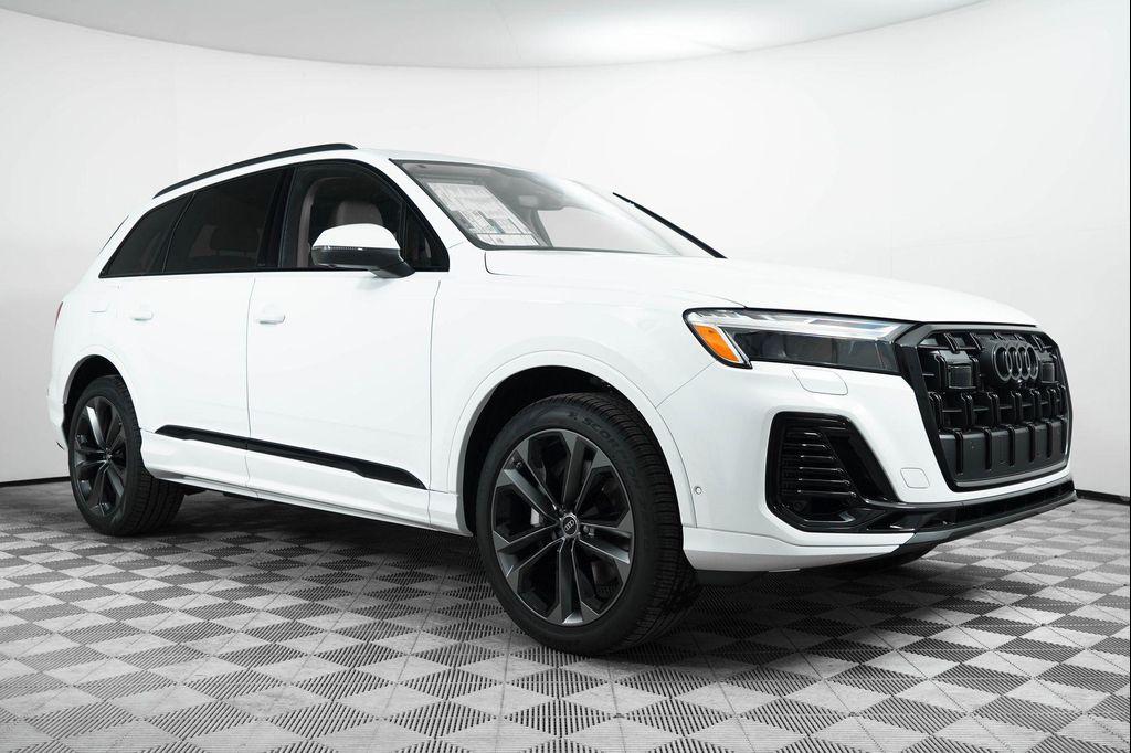 new 2025 Audi Q7 car, priced at $77,750
