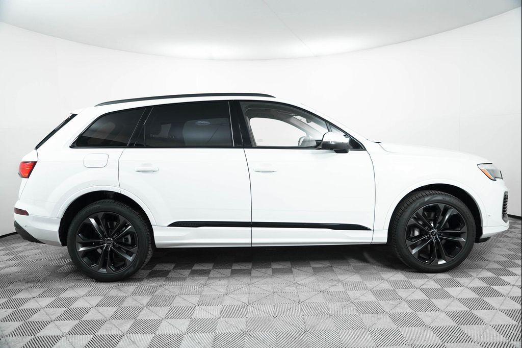 new 2025 Audi Q7 car, priced at $77,750