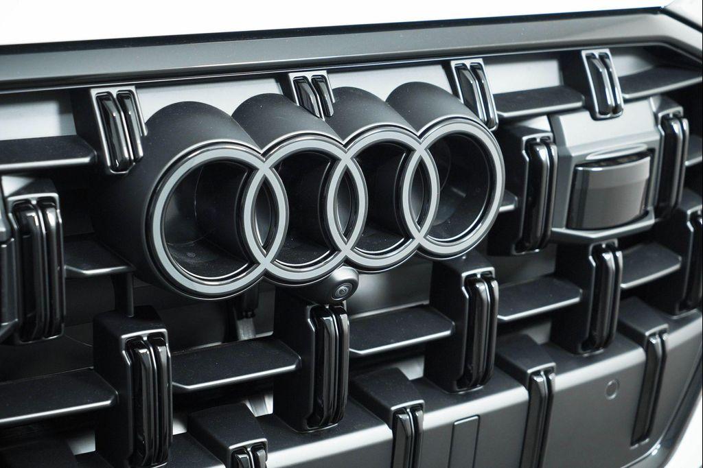 new 2025 Audi Q7 car, priced at $77,750