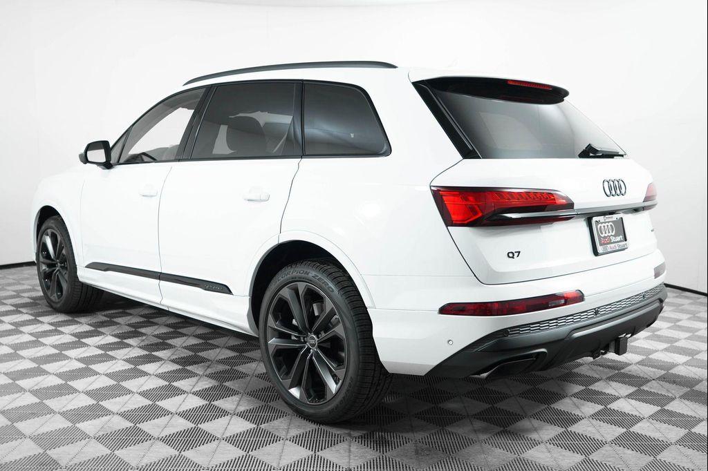 new 2025 Audi Q7 car, priced at $77,750