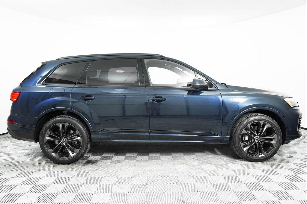new 2025 Audi Q7 car, priced at $77,750