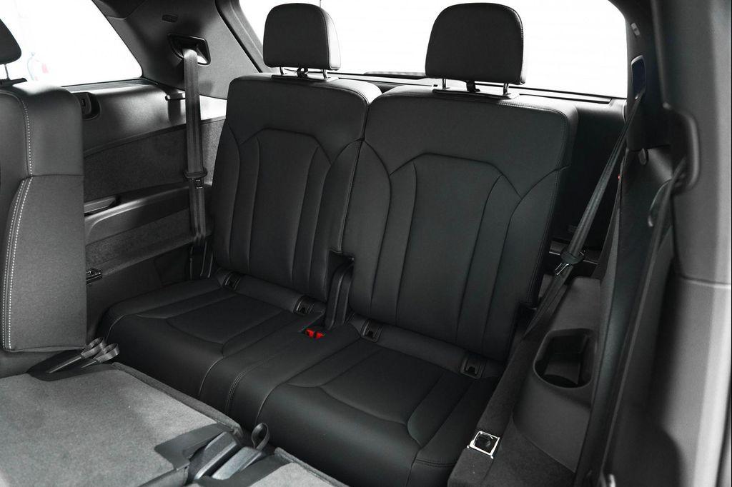 new 2025 Audi Q7 car, priced at $77,750