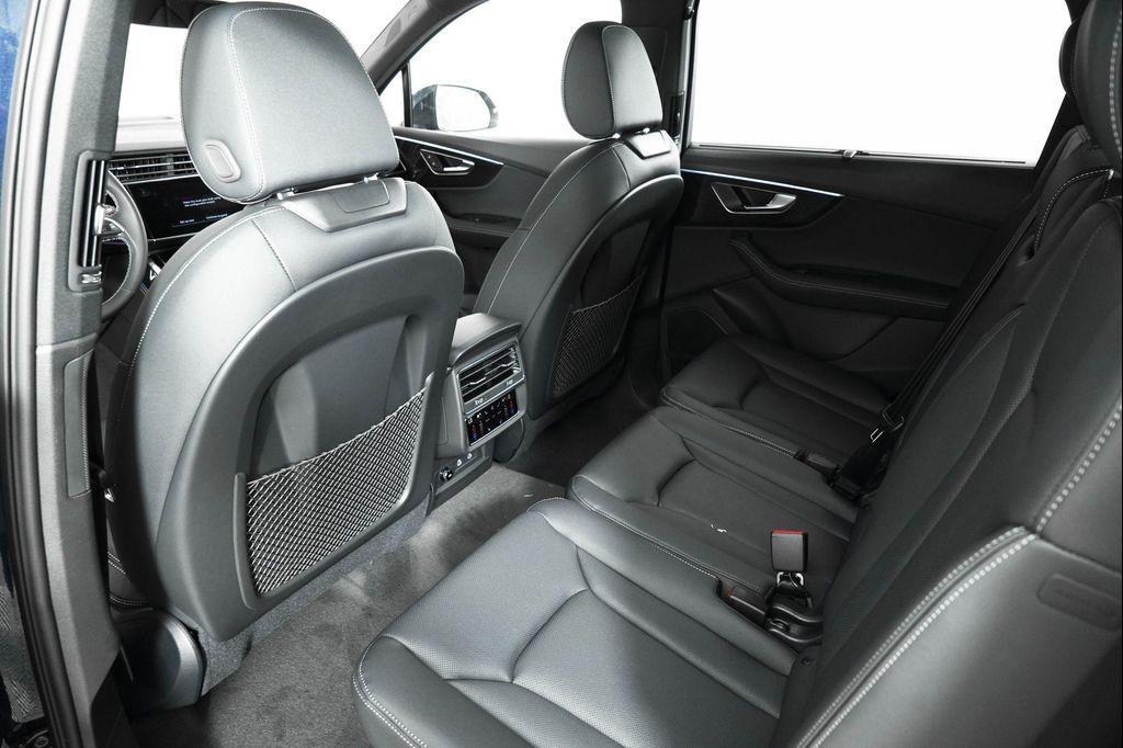 new 2025 Audi Q7 car, priced at $77,750