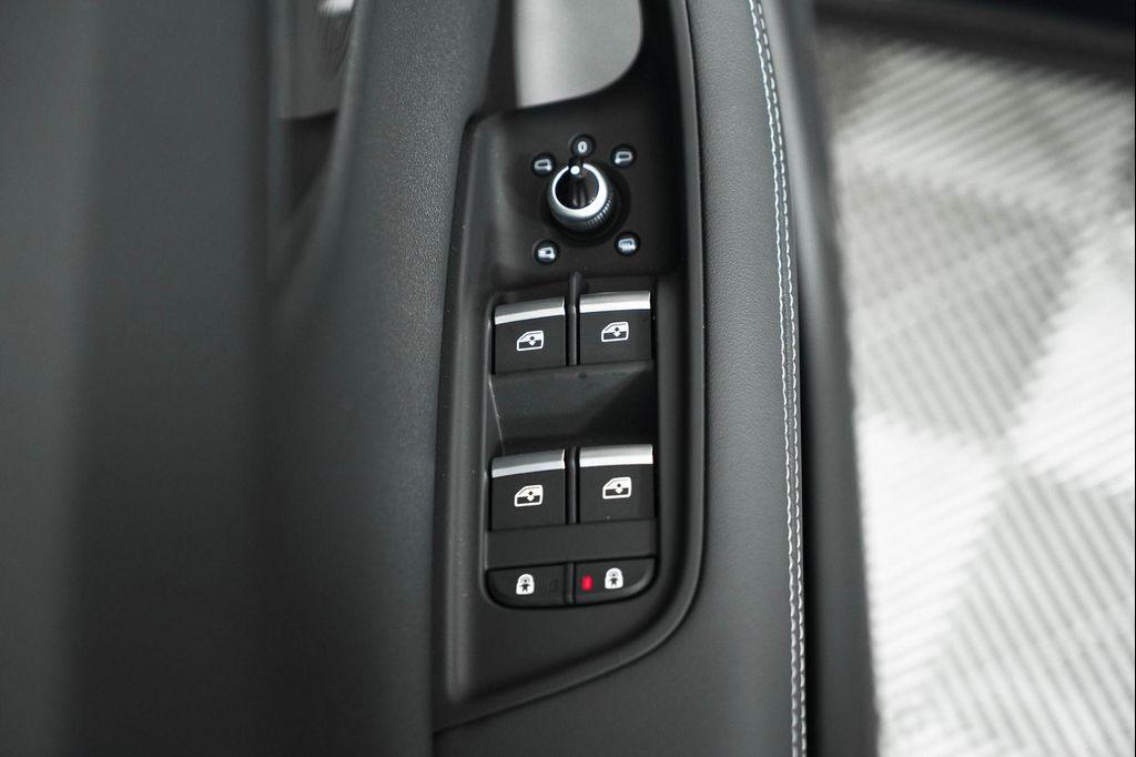 new 2025 Audi Q7 car, priced at $77,750
