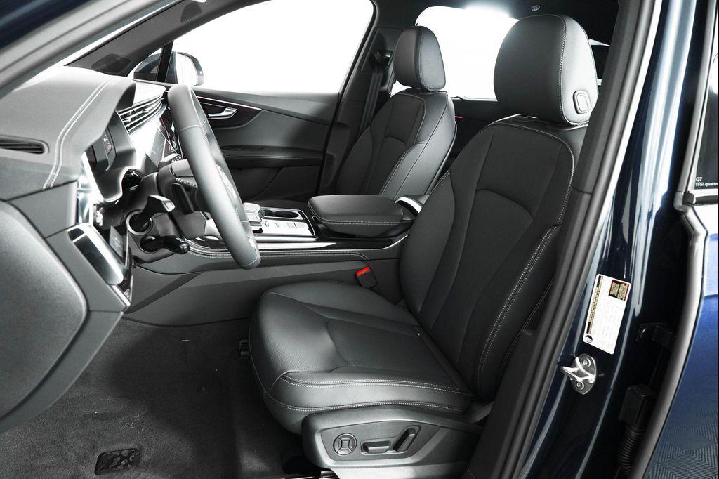 new 2025 Audi Q7 car, priced at $77,750