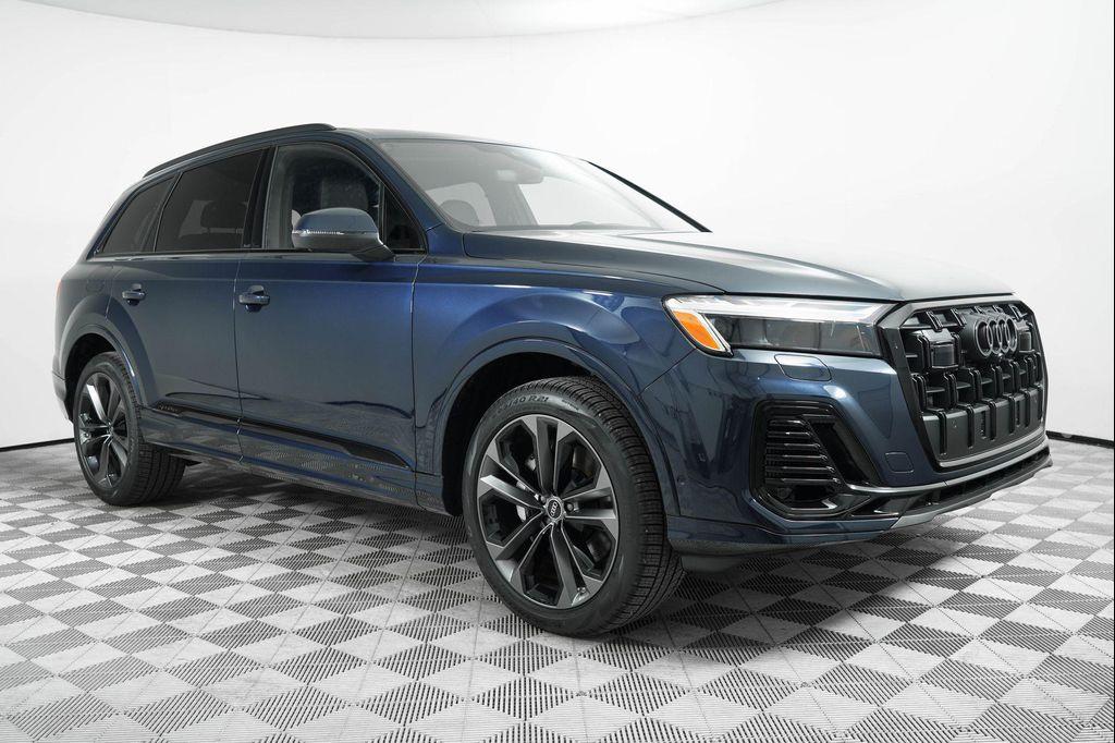 new 2025 Audi Q7 car, priced at $77,750