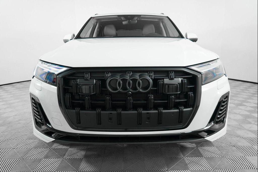 new 2025 Audi Q7 car, priced at $78,200