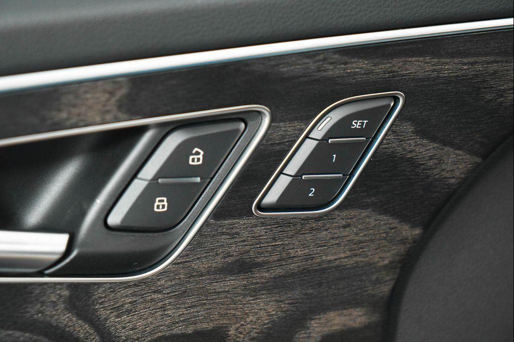 new 2025 Audi Q7 car, priced at $78,200