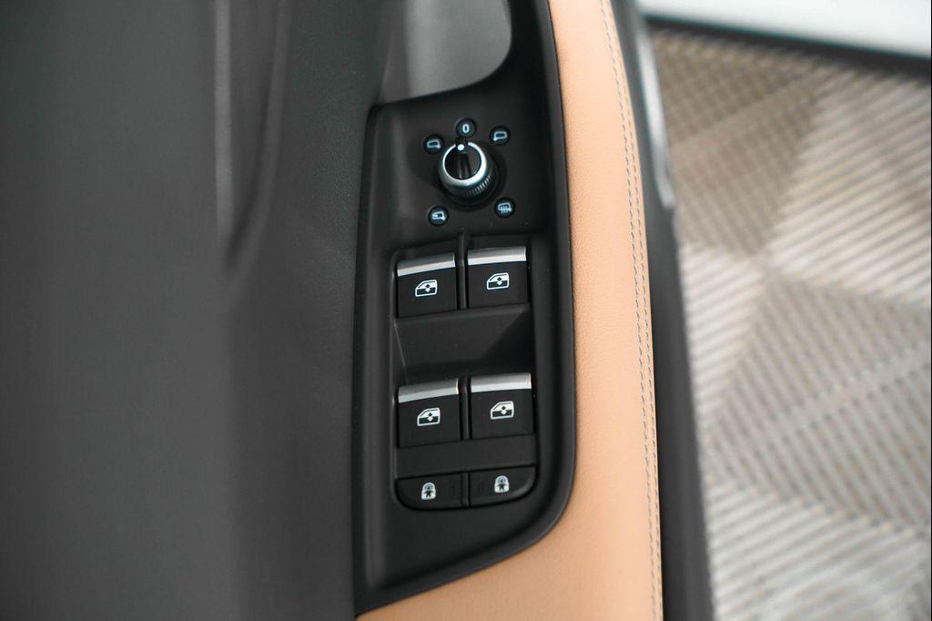 new 2025 Audi Q7 car, priced at $78,200