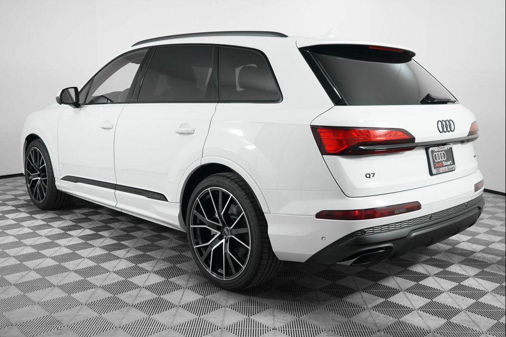 new 2025 Audi Q7 car, priced at $78,200