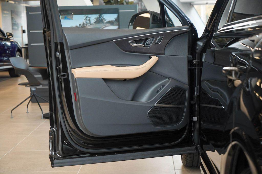 new 2025 Audi Q7 car, priced at $78,200