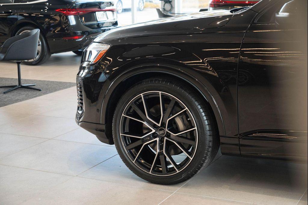 new 2025 Audi Q7 car, priced at $78,200