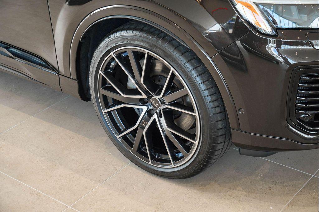 new 2025 Audi Q7 car, priced at $78,200