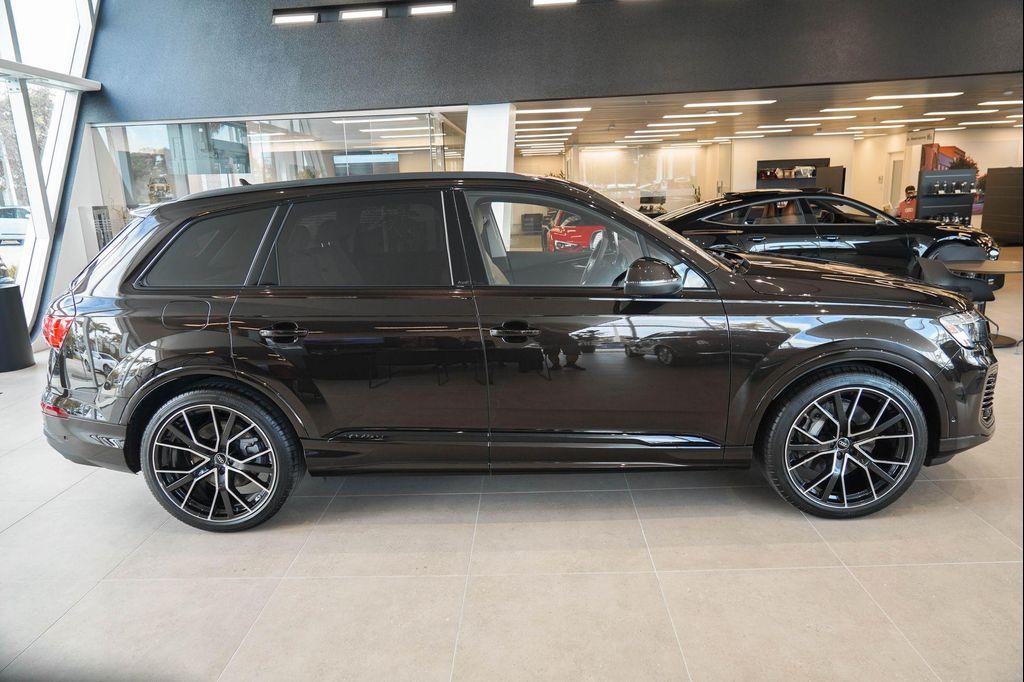 new 2025 Audi Q7 car, priced at $78,200