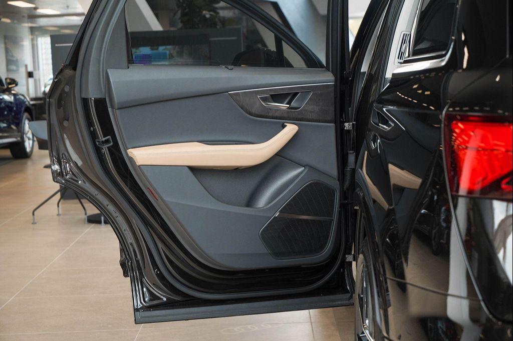 new 2025 Audi Q7 car, priced at $78,200