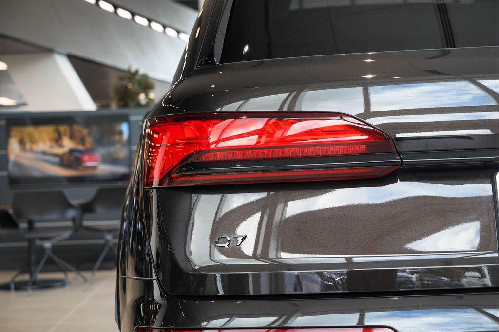 new 2025 Audi Q7 car, priced at $78,200