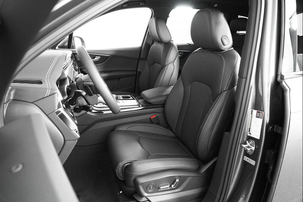 new 2025 Audi Q7 car, priced at $77,750