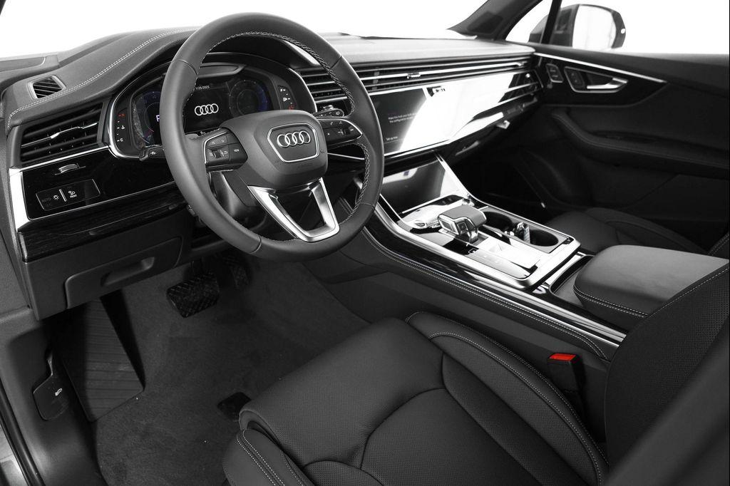 new 2025 Audi Q7 car, priced at $77,750