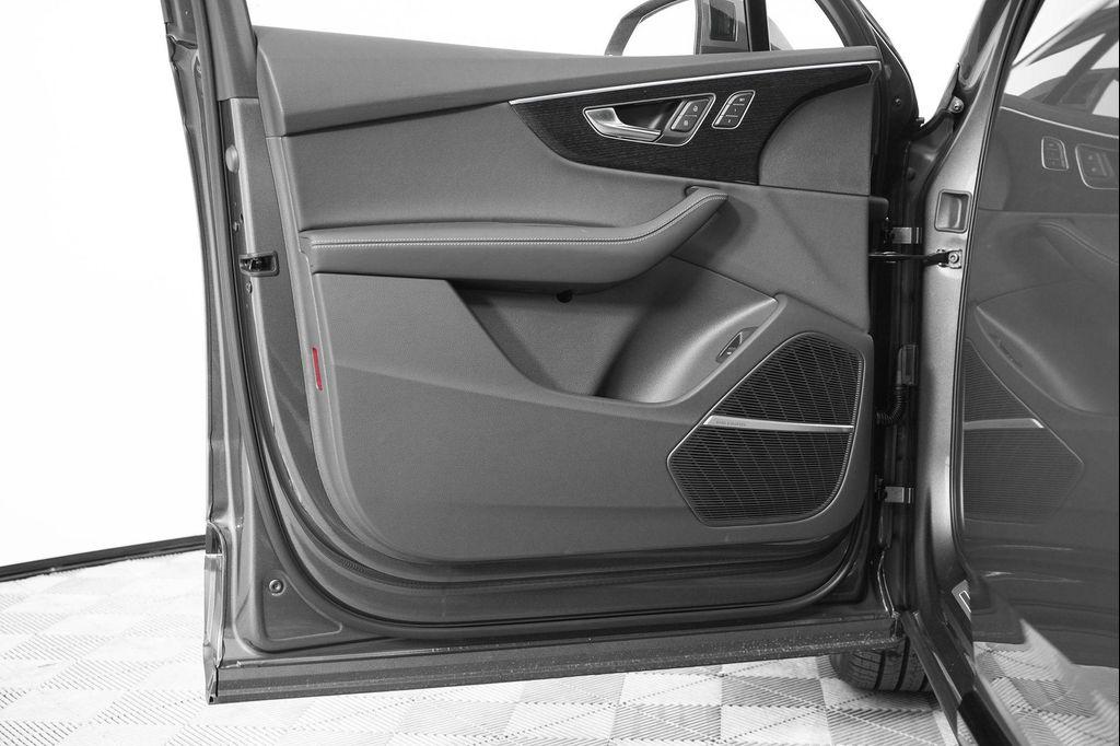 new 2025 Audi Q7 car, priced at $77,750