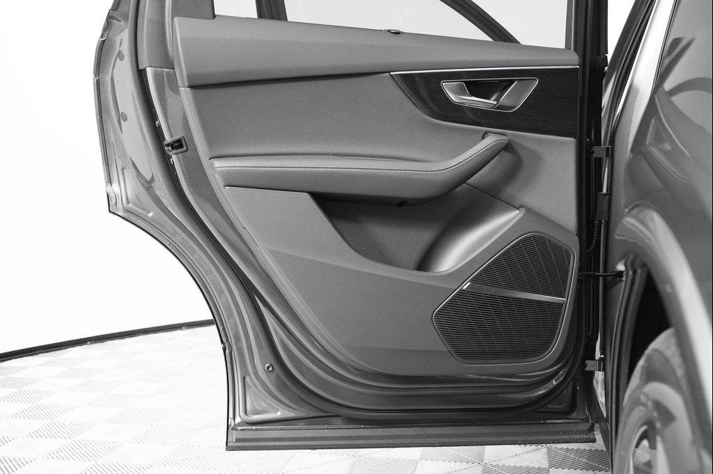new 2025 Audi Q7 car, priced at $77,750