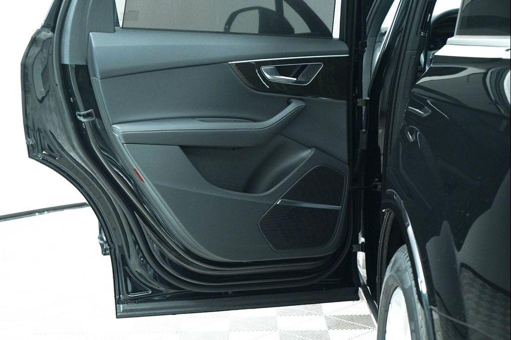new 2025 Audi Q7 car, priced at $82,435