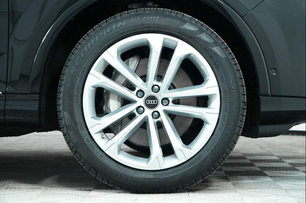 new 2025 Audi Q7 car, priced at $82,435