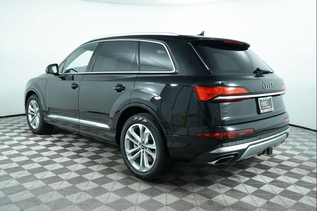 new 2025 Audi Q7 car, priced at $82,435