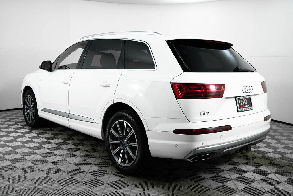 used 2019 Audi Q7 car, priced at $28,000